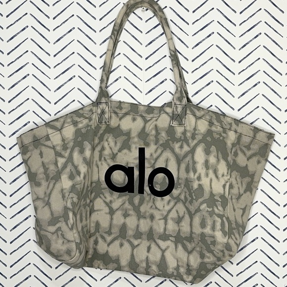 Alo Canvas Yoga Tote Shoulder Bag - Picture 5 of 7